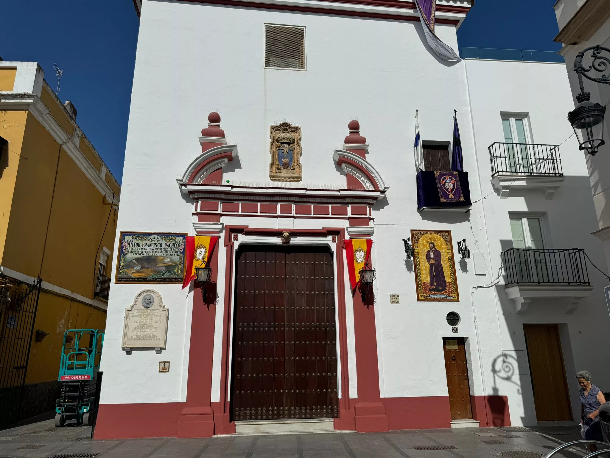 Preparación y pintura exterior de una fachada